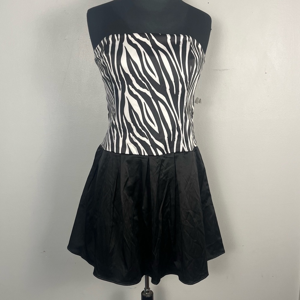 New 2010s Charlotte Russe Zebra Drop Waist strapless Dress size 13/14